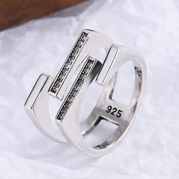 The Unique Ring in silver and cubic zirconia - Picture 1 of 3
